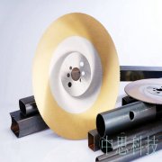 全自動切管機(jī)和普通的切管機(jī)最不一樣的地方就是在自動化方面。普通的切管機(jī)在運(yùn)作的時(shí)候必須要有工人在旁邊查看，以防出現(xiàn)失誤